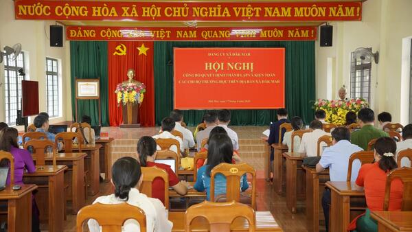 Đảng ủy xã Đăk Mar: Công bố Quyết định thành lập và kiện toàn các chi bộ trường học trên địa bàn
