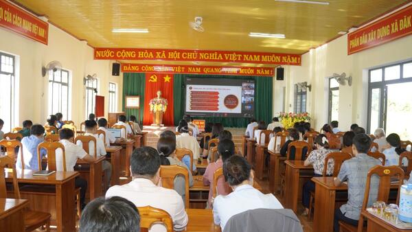 Hội nghị toàn quốc nghiên cứu, học tập, quán triệt và triển khai thực hiện Nghị quyết Hội nghị lần thứ tư Ban Chấp hành Trung ương Đảng khóa XIV