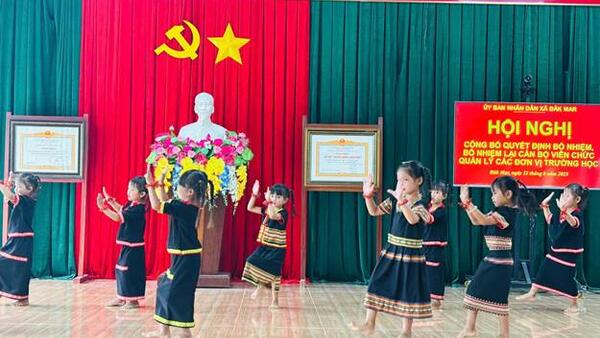 CÔNG BỐ QUYẾT ĐỊNH VỀ CÔNG TÁC CÁN BỘ CỦA CÁC ĐƠN VỊ SỰ NGHIỆP GIÁO DỤC CÔNG LẬP XÃ ĐĂK MAR